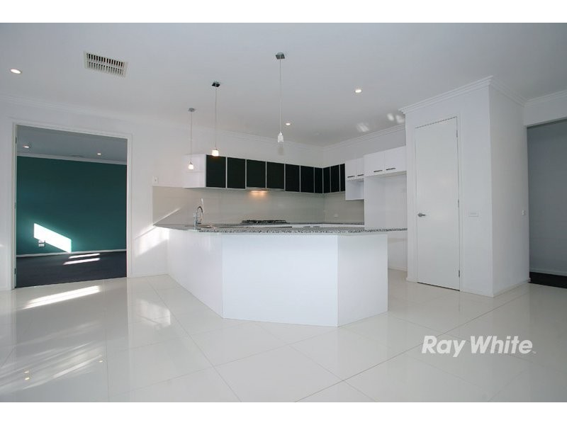 18 Kindred Avenue, Cranbourne VIC 3977