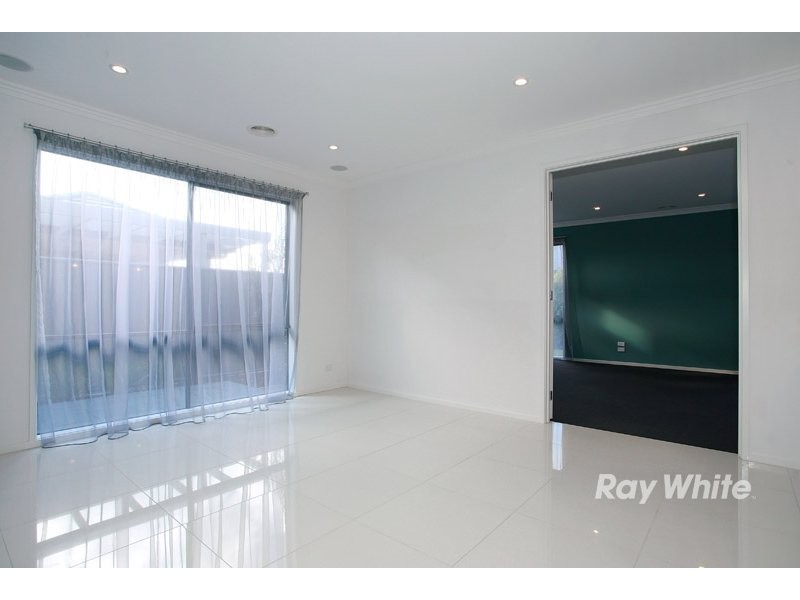 18 Kindred Avenue, Cranbourne VIC 3977