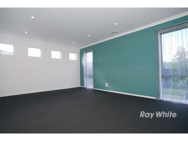 18 Kindred Avenue, Cranbourne VIC 3977