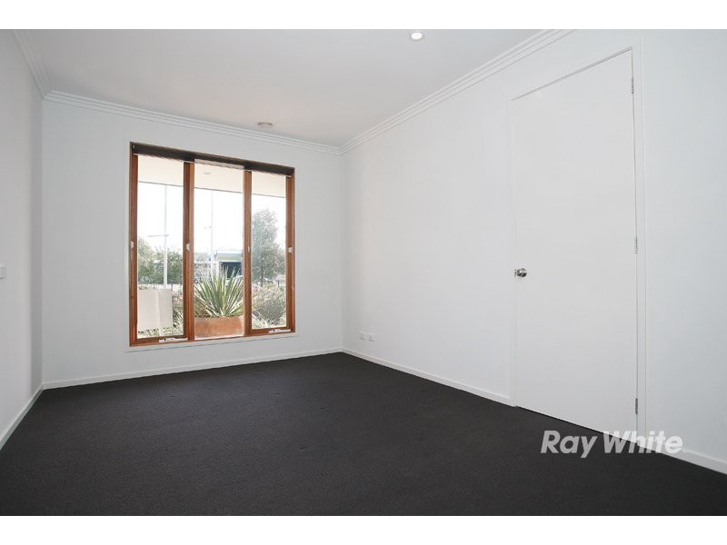 18 Kindred Avenue, Cranbourne VIC 3977