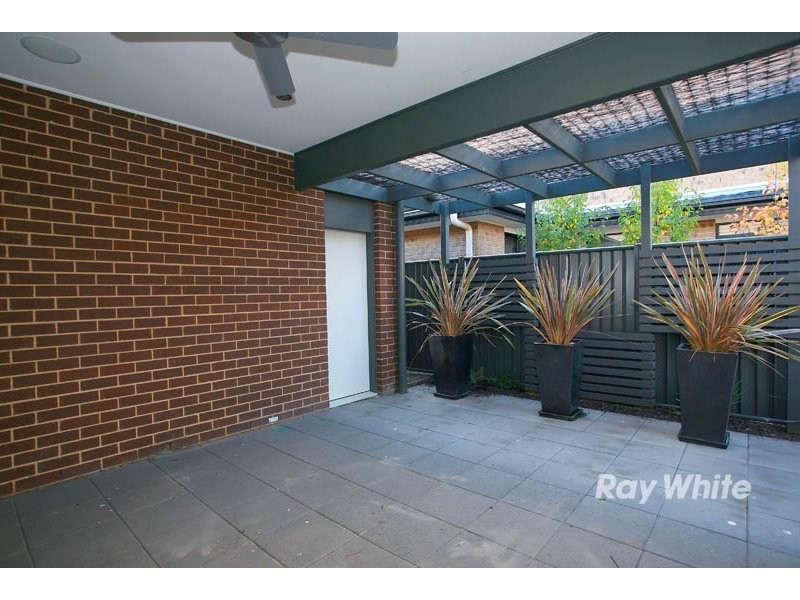 18 Kindred Avenue, Cranbourne VIC 3977