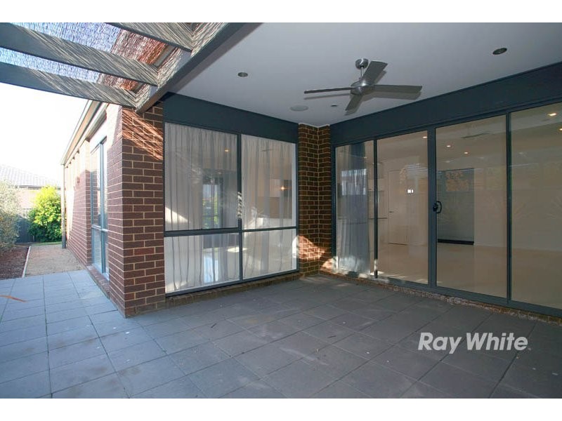 18 Kindred Avenue, Cranbourne VIC 3977