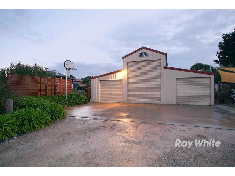 54 Earlston Circuit, Cranbourne VIC 3977