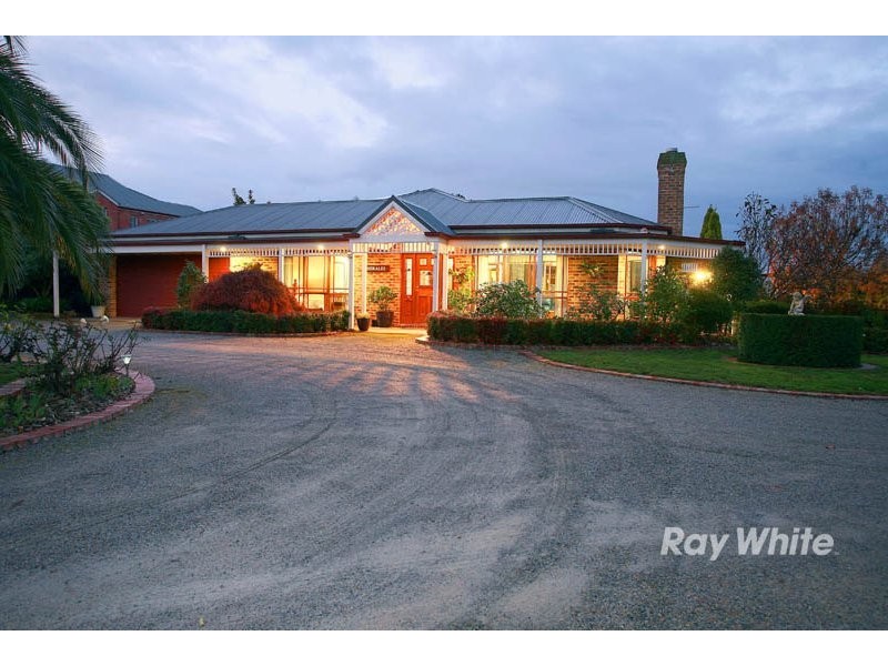 54 Earlston Circuit, Cranbourne VIC 3977