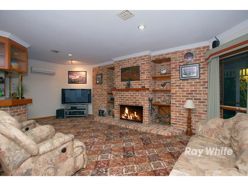 54 Earlston Circuit, Cranbourne VIC 3977
