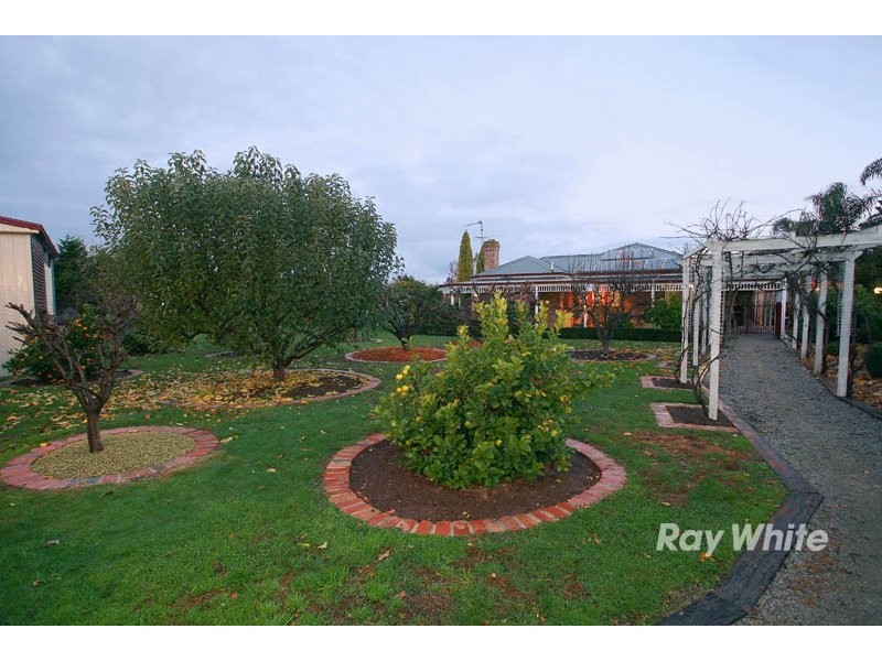 54 Earlston Circuit, Cranbourne VIC 3977