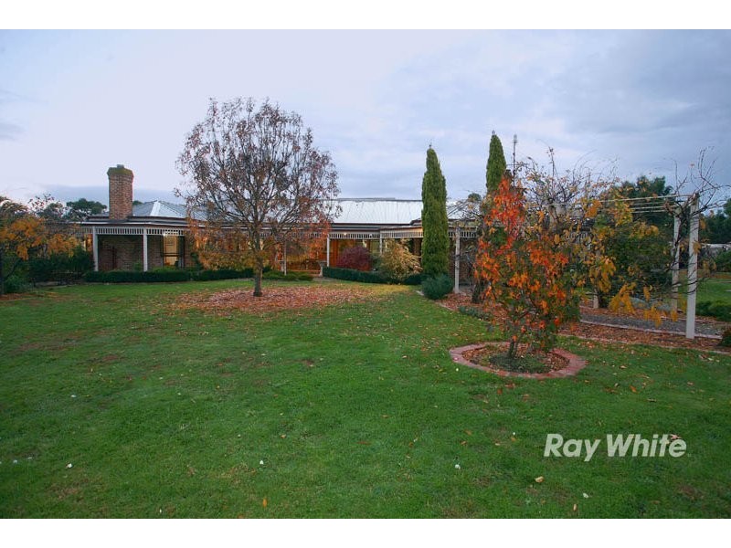 54 Earlston Circuit, Cranbourne VIC 3977