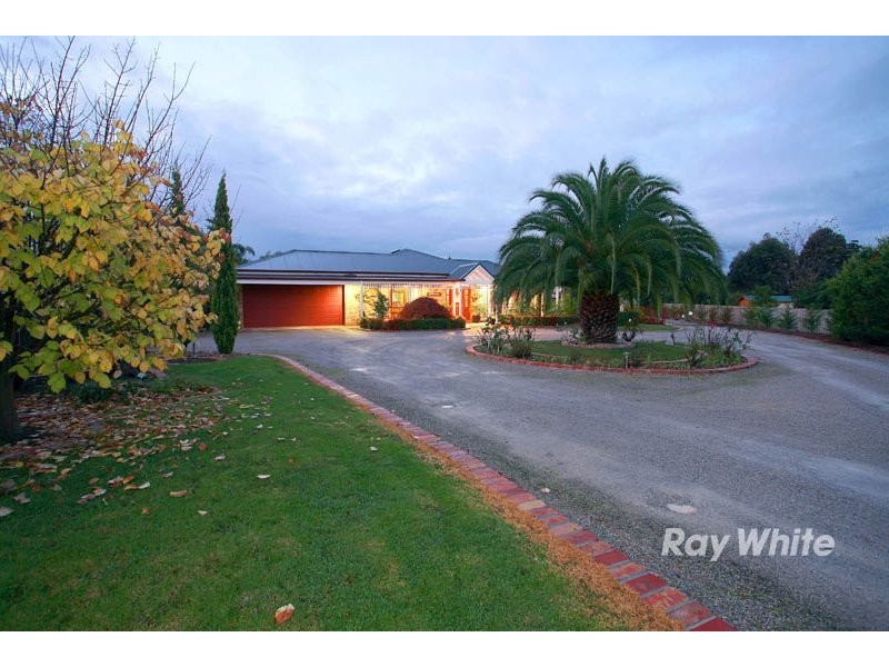 54 Earlston Circuit, Cranbourne VIC 3977