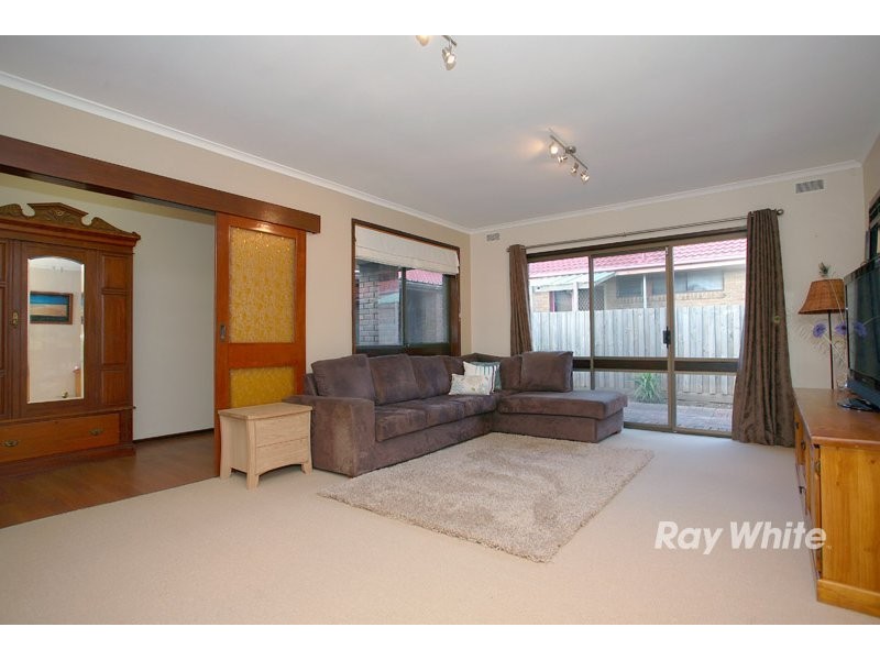 8 Fenfield Street, Cranbourne VIC 3977