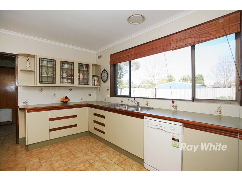 8 Fenfield Street, Cranbourne VIC 3977