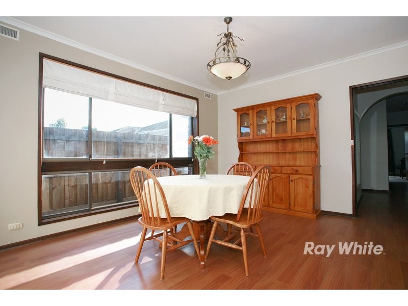 8 Fenfield Street, Cranbourne VIC 3977