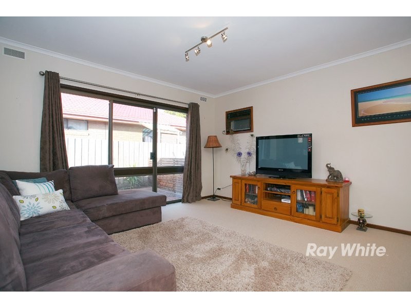 8 Fenfield Street, Cranbourne VIC 3977