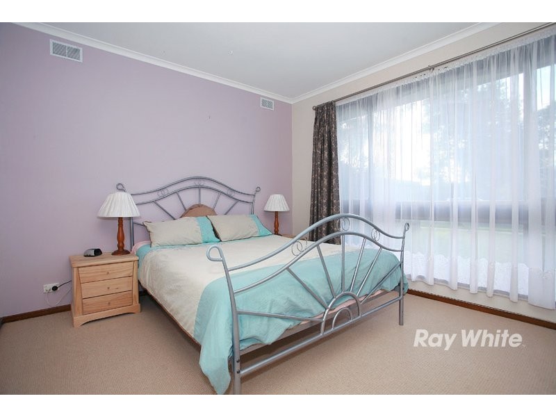 8 Fenfield Street, Cranbourne VIC 3977