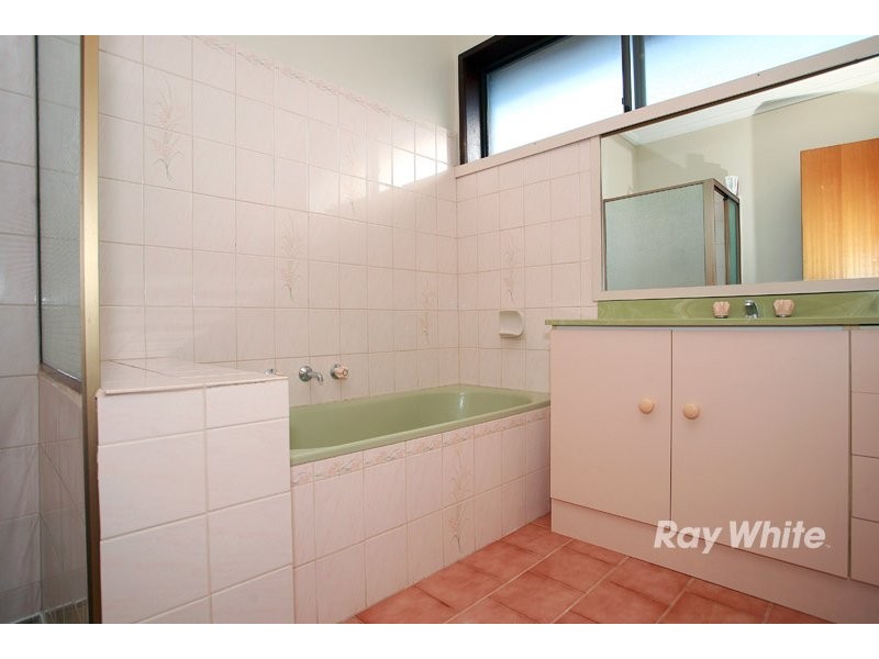 8 Fenfield Street, Cranbourne VIC 3977