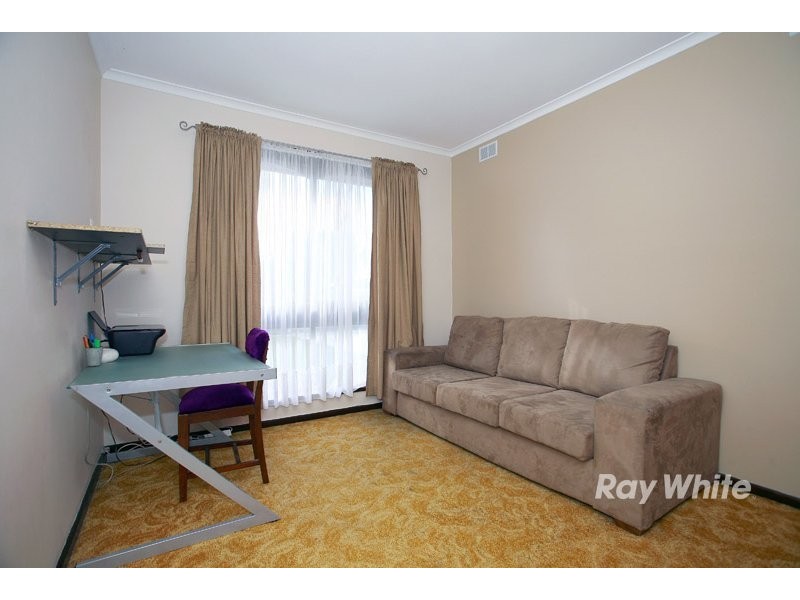 8 Fenfield Street, Cranbourne VIC 3977