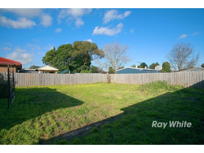 8 Fenfield Street, Cranbourne VIC 3977