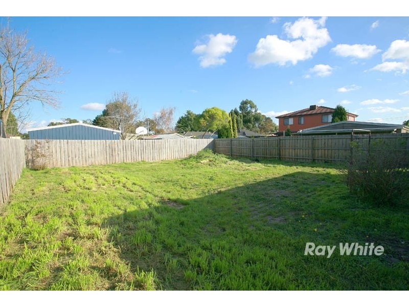 8 Fenfield Street, Cranbourne VIC 3977