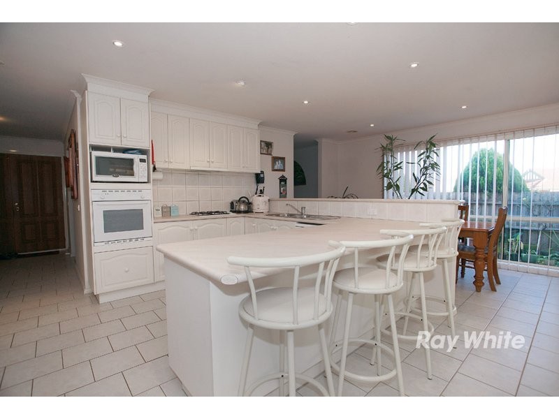 5 Tad Court, Cranbourne North VIC 3977