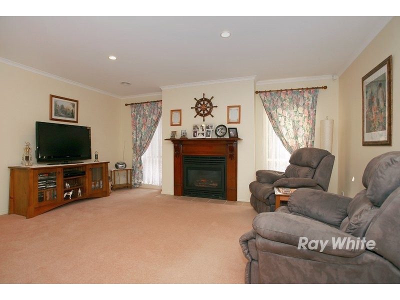 64 Scarborough Avenue, Cranbourne VIC 3977