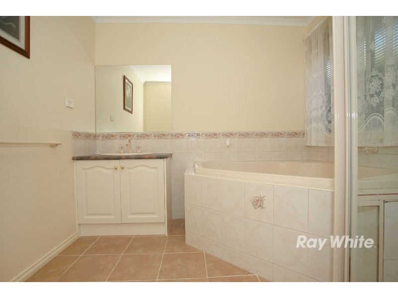 64 Scarborough Avenue, Cranbourne VIC 3977