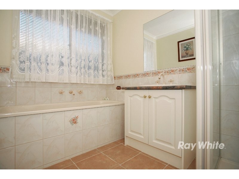 64 Scarborough Avenue, Cranbourne VIC 3977