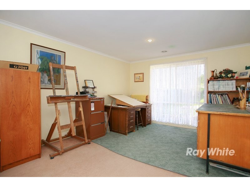 64 Scarborough Avenue, Cranbourne VIC 3977