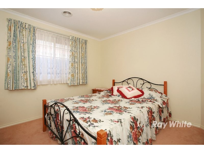 64 Scarborough Avenue, Cranbourne VIC 3977