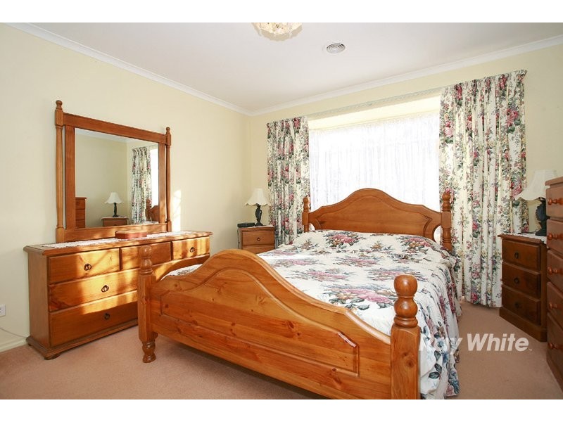 64 Scarborough Avenue, Cranbourne VIC 3977