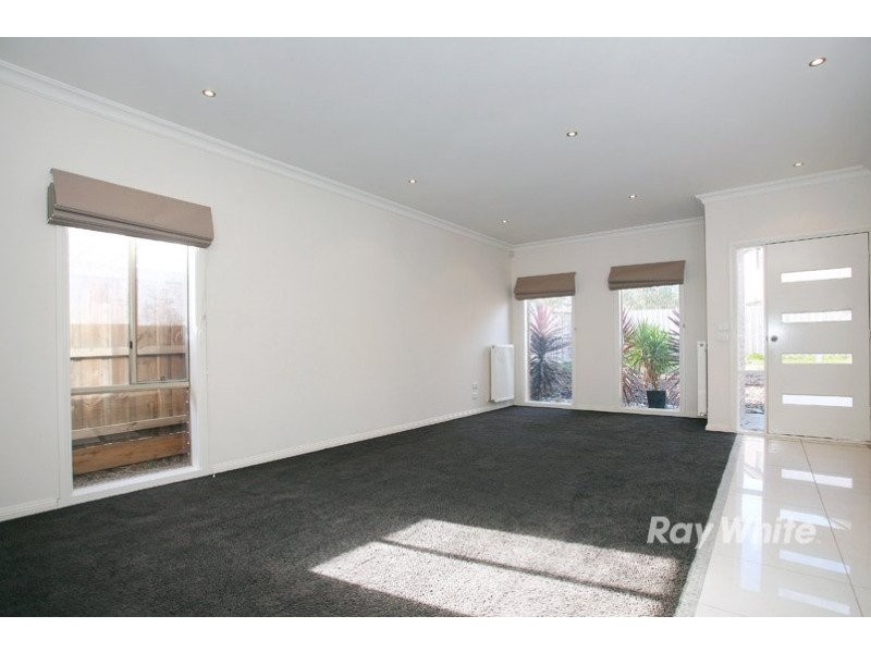 1 Lower Mews, Lynbrook VIC 3975