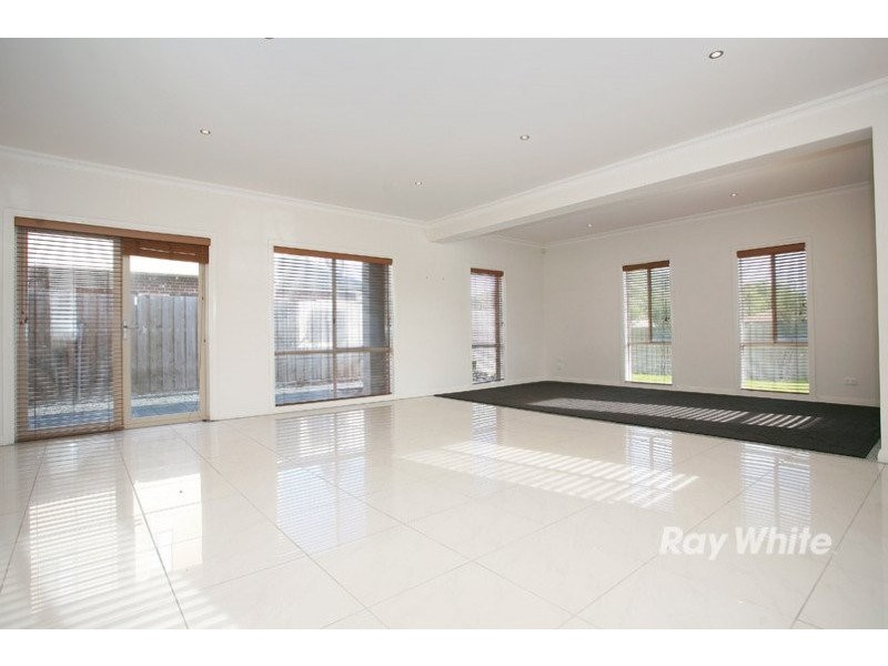 1 Lower Mews, Lynbrook VIC 3975