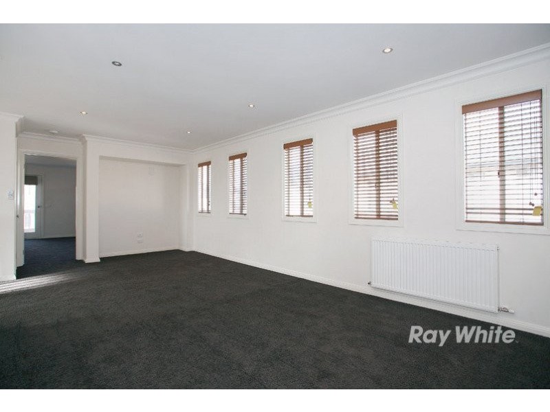 1 Lower Mews, Lynbrook VIC 3975