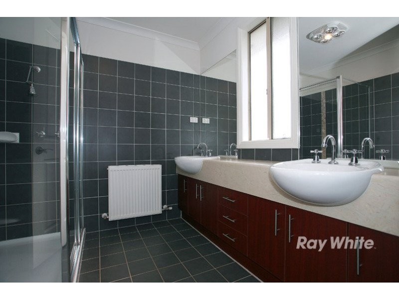 1 Lower Mews, Lynbrook VIC 3975