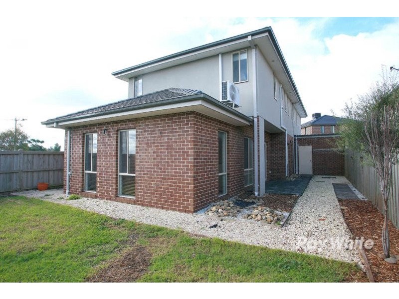 1 Lower Mews, Lynbrook VIC 3975