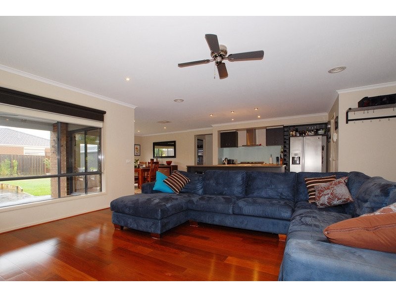 32 Flametree Circuit, Cranbourne VIC 3977