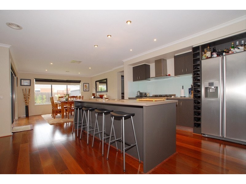 32 Flametree Circuit, Cranbourne VIC 3977