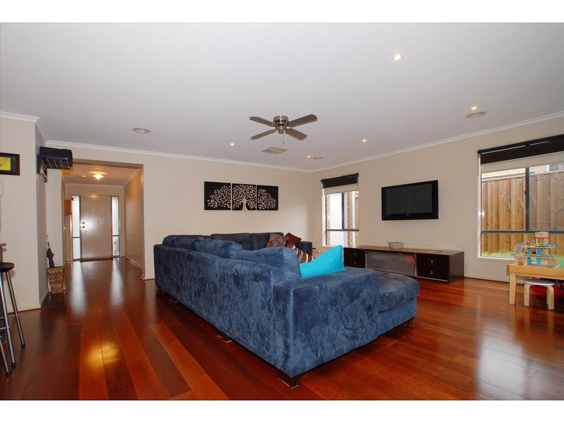 32 Flametree Circuit, Cranbourne VIC 3977