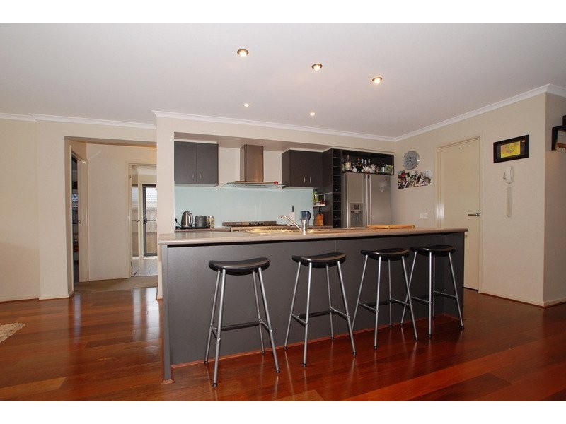 32 Flametree Circuit, Cranbourne VIC 3977