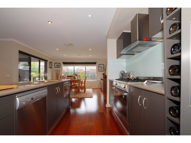 32 Flametree Circuit, Cranbourne VIC 3977