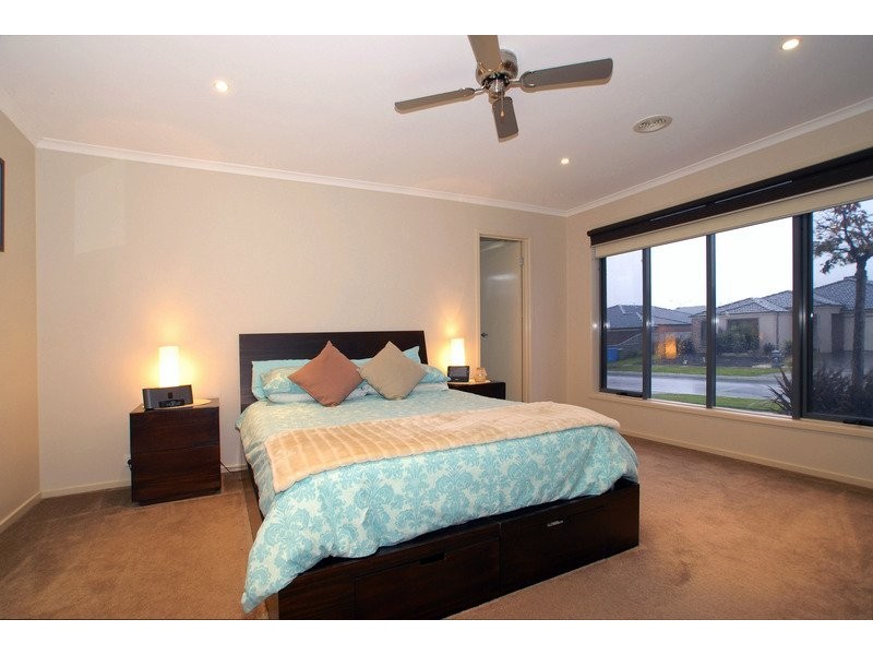 32 Flametree Circuit, Cranbourne VIC 3977