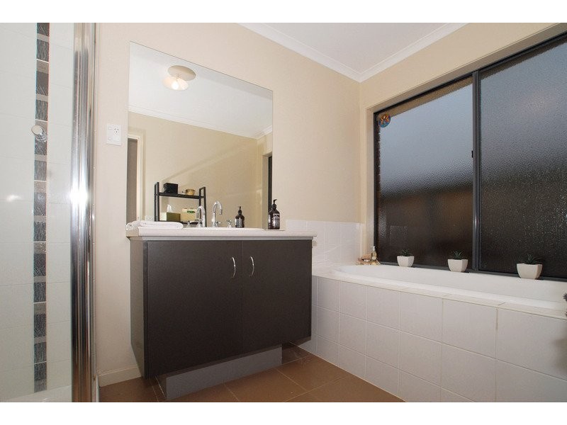 32 Flametree Circuit, Cranbourne VIC 3977