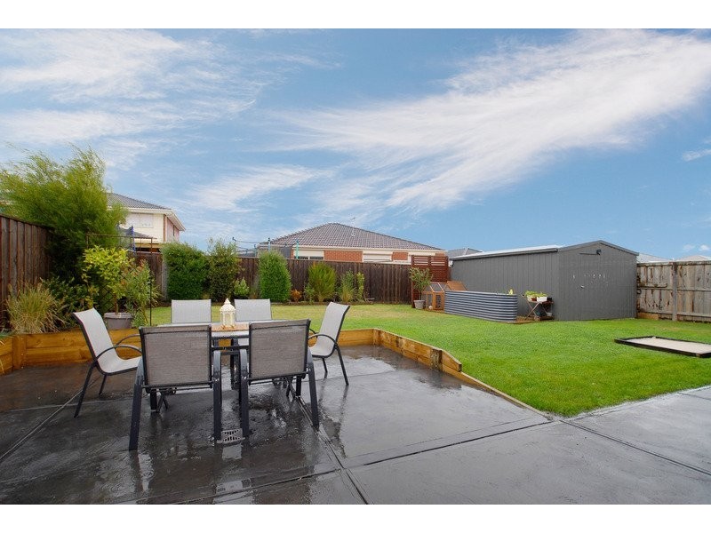 32 Flametree Circuit, Cranbourne VIC 3977