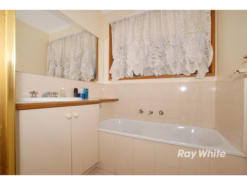 10 Fosters Court, Cranbourne VIC 3977