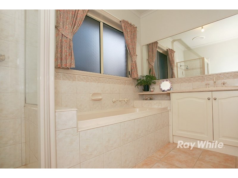 15 Littlecroft Avenue, Narre Warren South VIC 3805