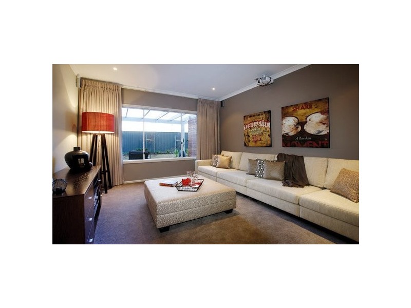 5 Kindred Avenue, Cranbourne North VIC 3977