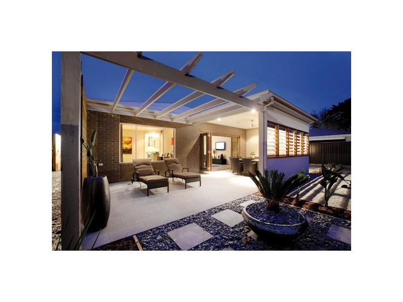 5 Kindred Avenue, Cranbourne North VIC 3977