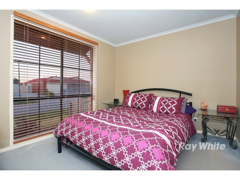 5 Tauna Place, Cranbourne VIC 3977