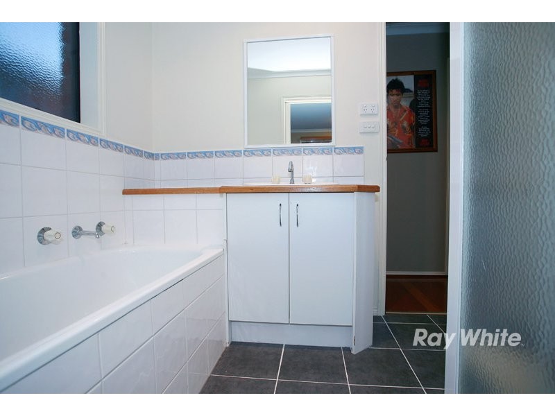 5 Tauna Place, Cranbourne VIC 3977