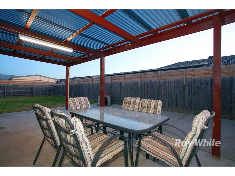 5 Tauna Place, Cranbourne VIC 3977