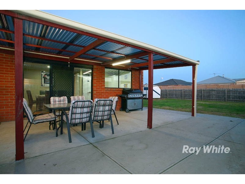 5 Tauna Place, Cranbourne VIC 3977