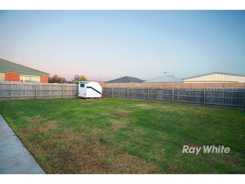 5 Tauna Place, Cranbourne VIC 3977
